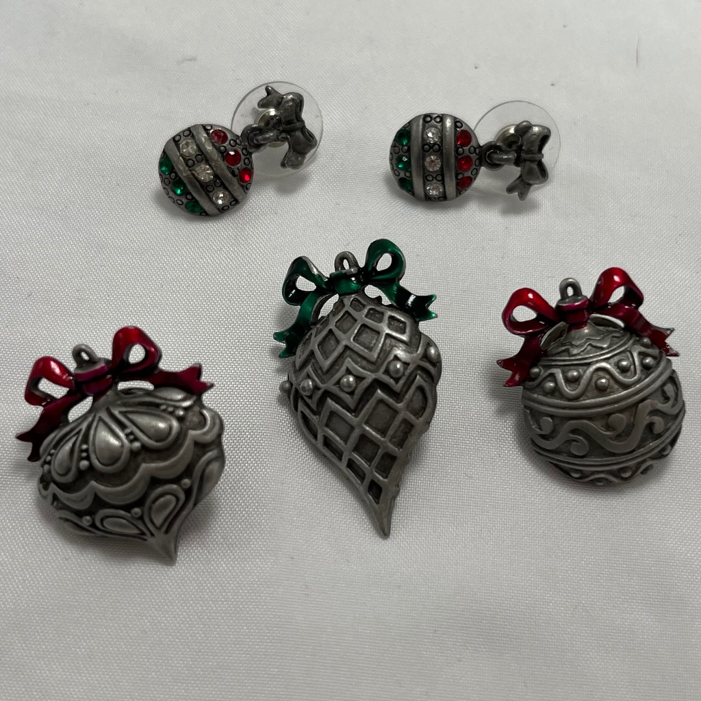 Pewter JJ Holiday Christmas PinsSet 3 With Pierced Earrings 20$